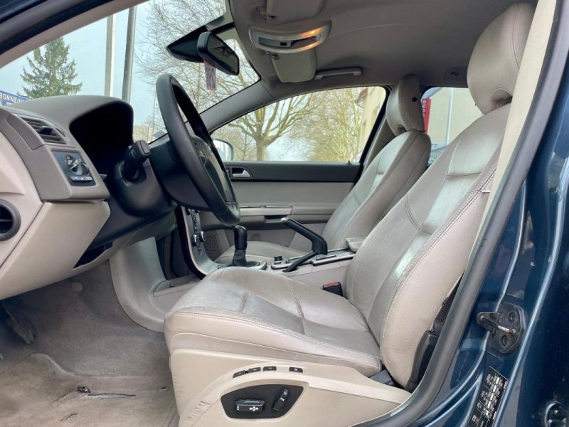 VOLVO V50 2.4 D5 180 SUMMUM 