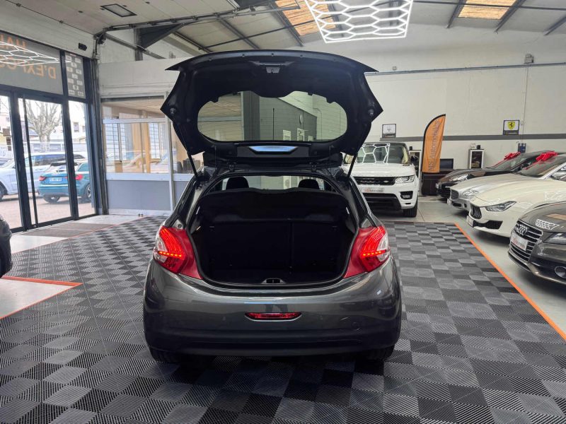PEUGEOT 208 SEULEMENT 18000KM 1.6 VTI 120ch ALLURE 1ERE MAIN GARANTIE 12 MOIS HISTORIQUE COMPLET🇨🇵