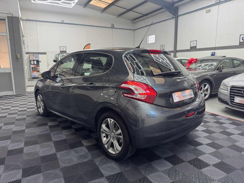PEUGEOT 208 SEULEMENT 18000KM 1.6 VTI 120ch ALLURE 1ERE MAIN GARANTIE 12 MOIS HISTORIQUE COMPLET🇨🇵