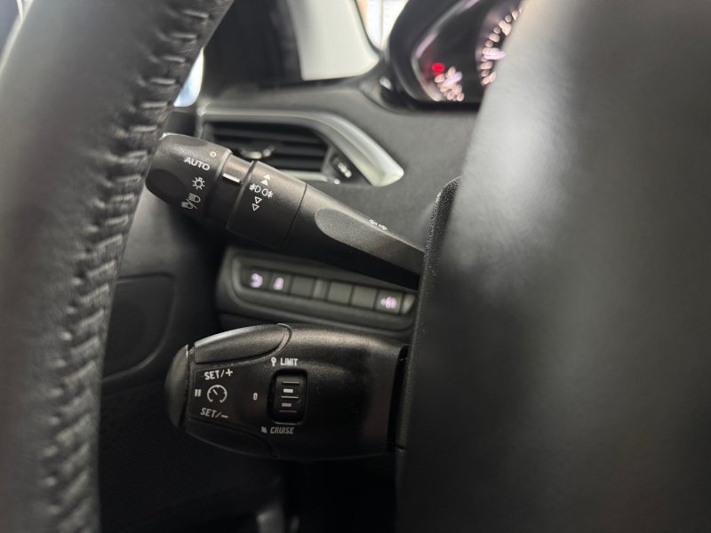 PEUGEOT 208 SEULEMENT 18000KM 1.6 VTI 120ch ALLURE 1ERE MAIN GARANTIE 12 MOIS HISTORIQUE COMPLET🇨🇵