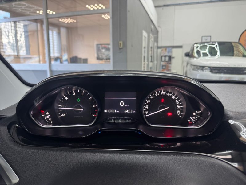 PEUGEOT 208 SEULEMENT 18000KM 1.6 VTI 120ch ALLURE 1ERE MAINS GARANTIE 12MOIS HISTORIQUE COMPLET🇨🇵