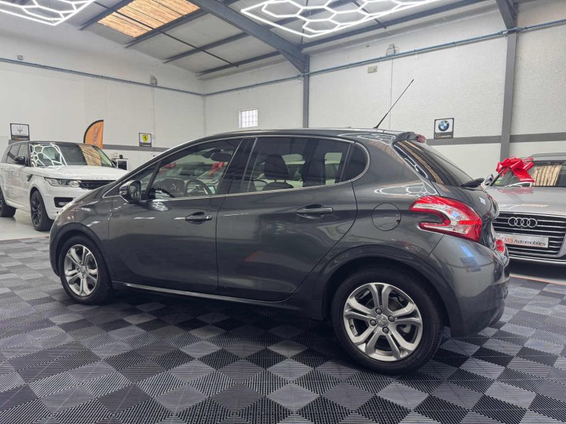 PEUGEOT 208 SEULEMENT 18000KM 1.6 VTI 120ch ALLURE 1ERE MAIN GARANTIE 12 MOIS HISTORIQUE COMPLET🇨🇵