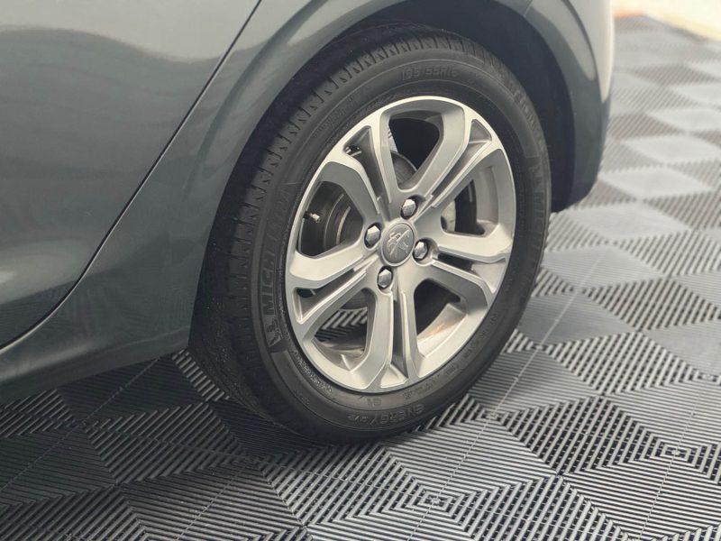 PEUGEOT 208 SEULEMENT 18000KM 1.6 VTI 120ch ALLURE 1ERE MAIN GARANTIE 12 MOIS HISTORIQUE COMPLET🇨🇵