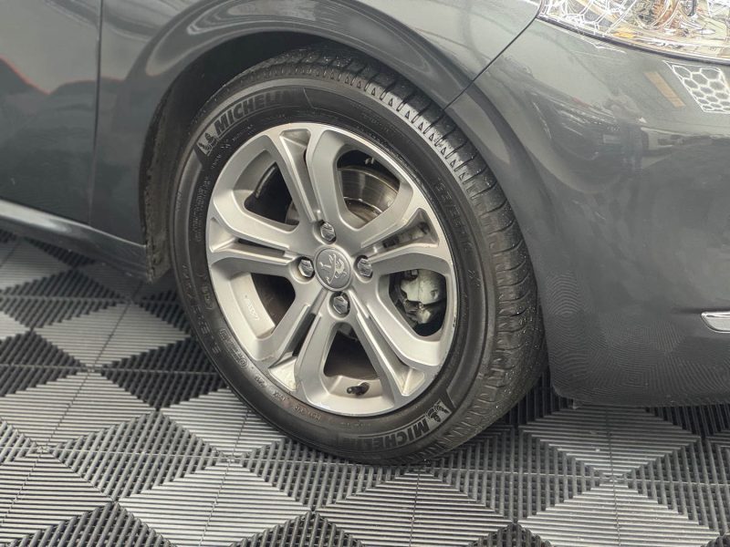 PEUGEOT 208 SEULEMENT 18000KM 1.6 VTI 120ch ALLURE 1ERE MAIN GARANTIE 12 MOIS HISTORIQUE COMPLET🇨🇵