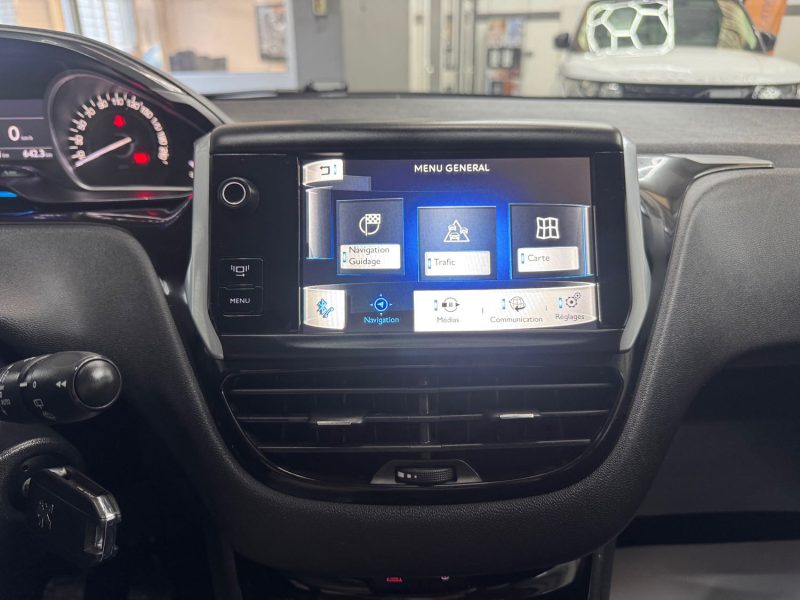 PEUGEOT 208 SEULEMENT 18000KM 1.6 VTI 120ch ALLURE 1ERE MAIN GARANTIE 12 MOIS HISTORIQUE COMPLET🇨🇵