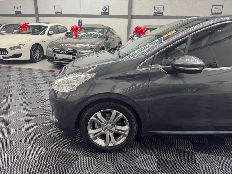PEUGEOT 208 SEULEMENT 18000KM 1.6 VTI 120ch ALLURE 1ERE MAIN GARANTIE 12 MOIS HISTORIQUE COMPLET🇨🇵
