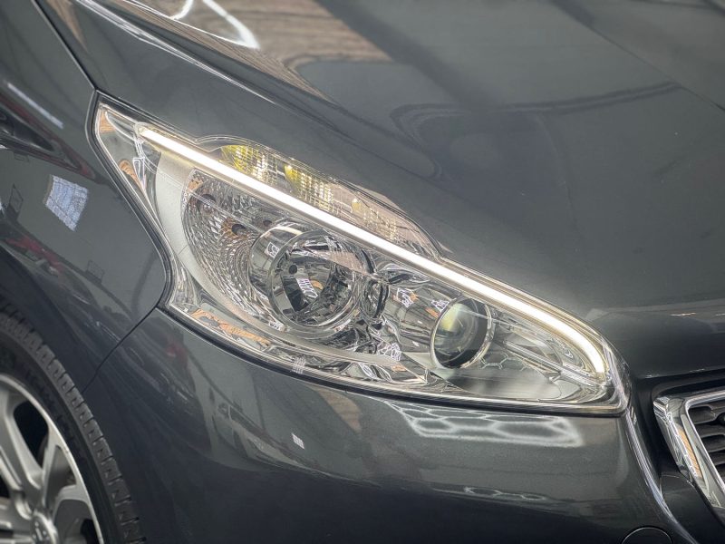 PEUGEOT 208 SEULEMENT 18000KM 1.6 VTI 120ch ALLURE 1ERE MAIN GARANTIE 12 MOIS HISTORIQUE COMPLET🇨🇵