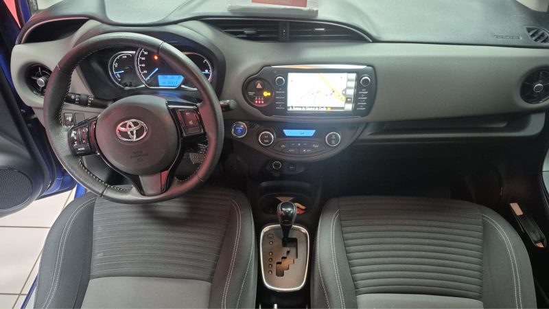 TOYOTA YARIS HYBRIDE 100cv FRANCE BUSINESS/1 ERE MAIN