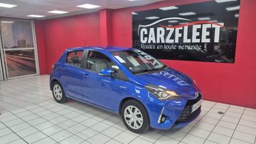 TOYOTA YARIS HYBRIDE 100cv FRANCE BUSINESS/1 ERE MAIN