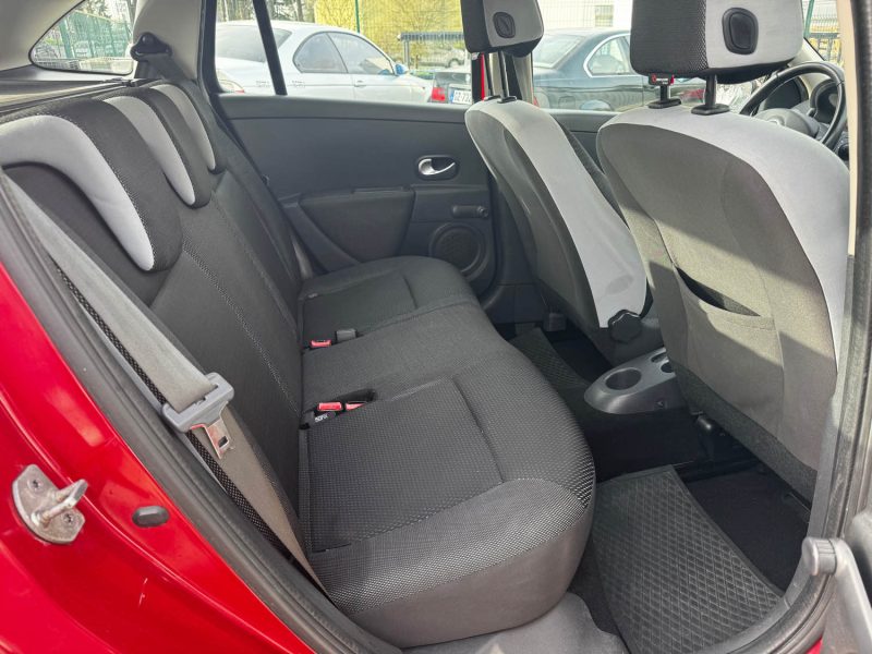 RENAULT CLIO 1.2 16V 101CH GRANDTOUR RIP CURL 2009
