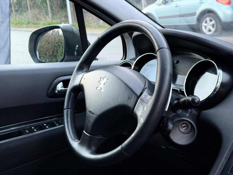 Peugeot 5008 1.6 HDI 110ch Premium Pack 5pl
