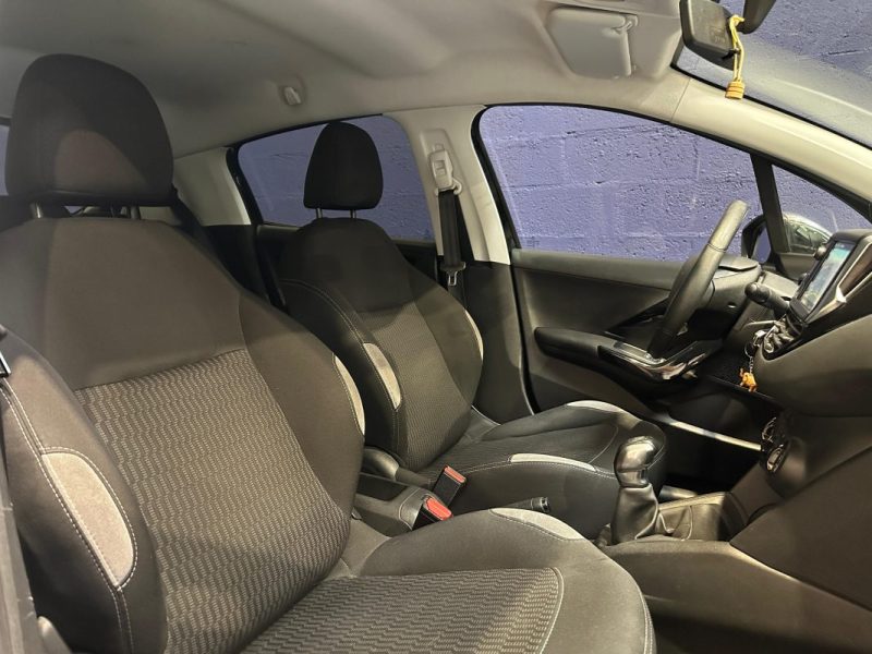 PEUGEOT 208 1.6 92cv e-HDi Business / DISTRIBUTION OK