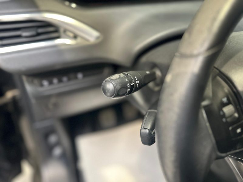 PEUGEOT 208 1.6 92cv e-HDi Business / DISTRIBUTION OK