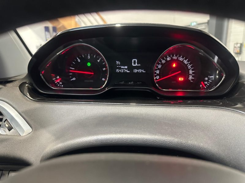 PEUGEOT 208 1.6 92cv e-HDi Business / DISTRIBUTION OK