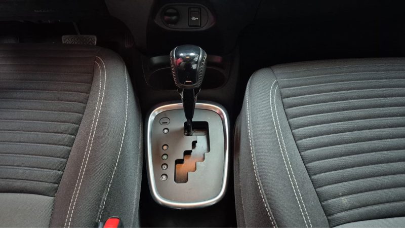 TOYOTA YARIS HYBRIDE 100cv FRANCE BUSINESS/1 ERE MAIN