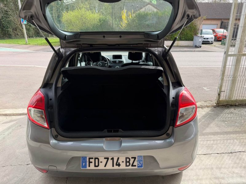 RENAULT CLIO 3 EXPRESSION TOMTOM 100CH