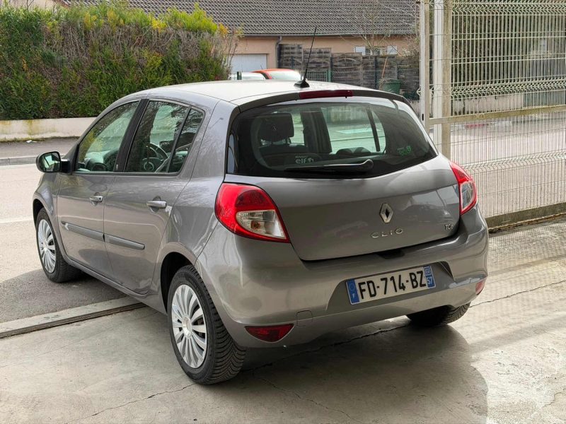 RENAULT CLIO 3 EXPRESSION TOMTOM 100CH