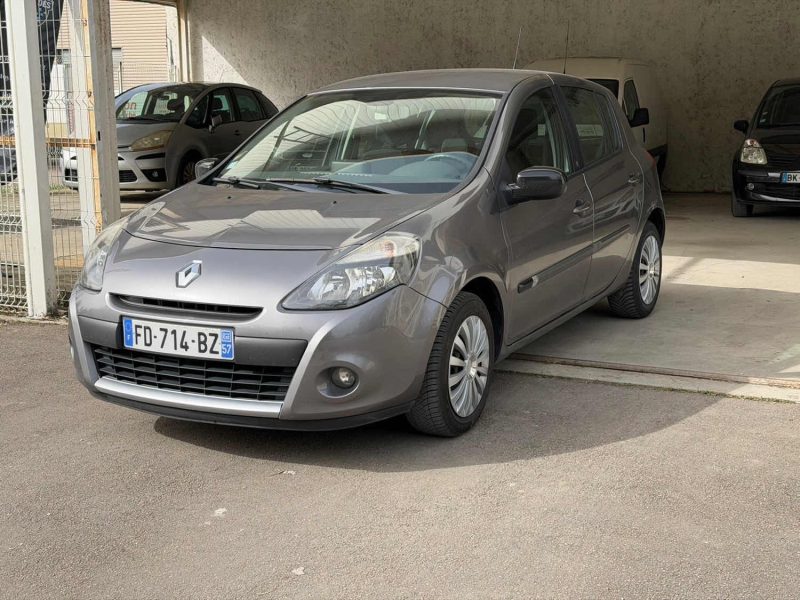 RENAULT CLIO 3 EXPRESSION TOMTOM 100CH