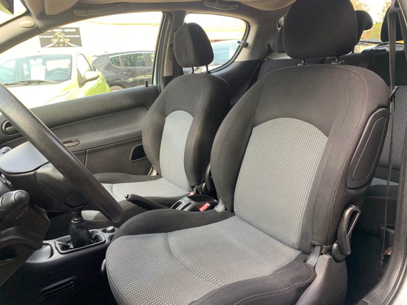 PEUGEOT 206 1.1 I 1124CM3 60CV  2005