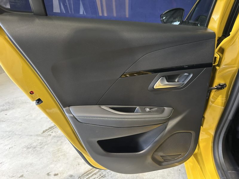 PEUGEOT 208 e-208 GT 50 KW / CAMERA / 2ND MAIN / 2020
