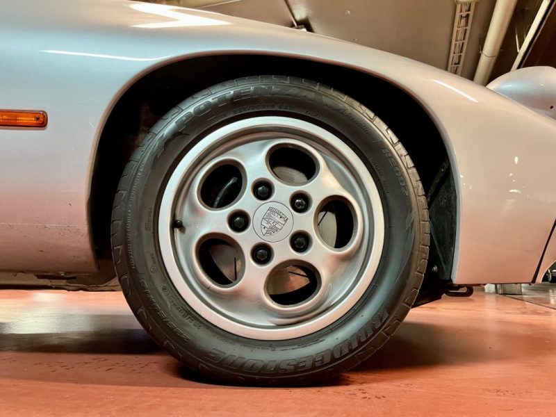 PORSCHE 928 4.5l 240ch