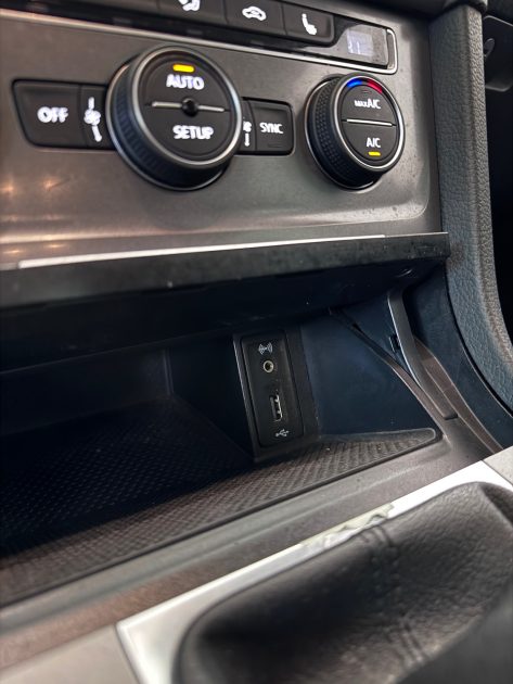 Volkswagen Golf 7 1.2 TSI 105ch Bluemotion – Distribution neuve – Embrayage neuf  Garantie 12 mois 