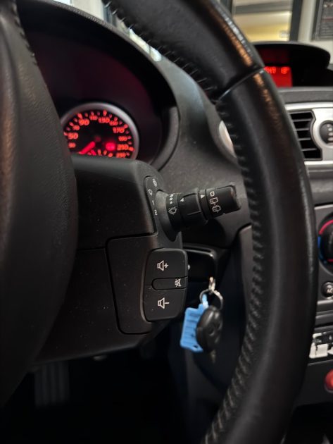 RENAULT CLIO III 1.2 - FAIBLE KILOMÉTRAGE - Garantie 12 mois - Kit distribution neuf