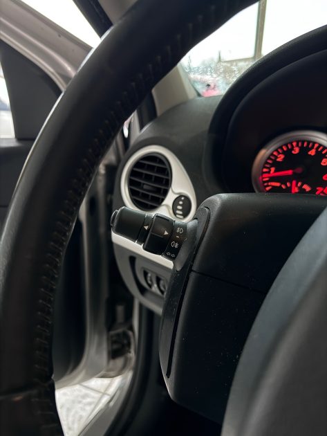 RENAULT CLIO III 1.2 - FAIBLE KILOMÉTRAGE - Garantie 12 mois - Kit distribution neuf