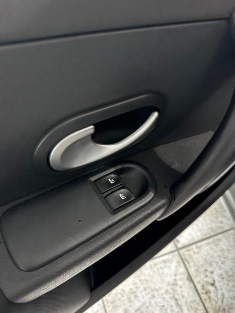 RENAULT CLIO III 1.2 - FAIBLE KILOMÉTRAGE - Garantie 12 mois - Kit distribution neuf