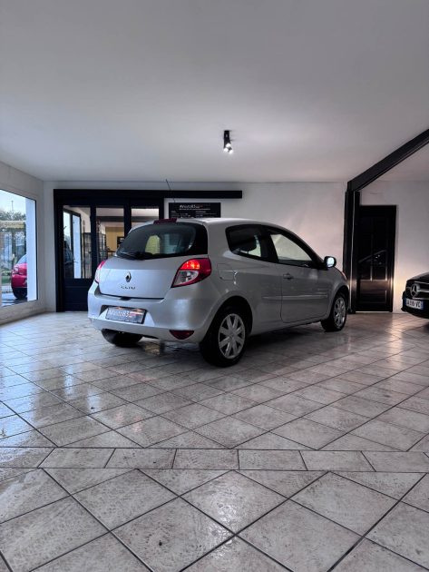 RENAULT CLIO III 1.2 - FAIBLE KILOMÉTRAGE - Garantie 12 mois - Kit distribution neuf
