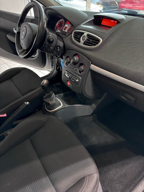 RENAULT CLIO III 1.2 - FAIBLE KILOMÉTRAGE - Garantie 12 mois - Kit distribution neuf