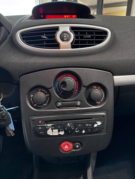 RENAULT CLIO III 1.2 - FAIBLE KILOMÉTRAGE - Garantie 12 mois - Kit distribution neuf