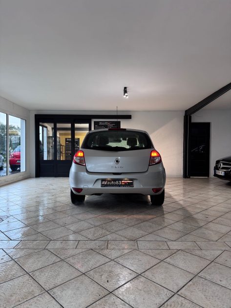 RENAULT CLIO III 1.2 - FAIBLE KILOMÉTRAGE - Garantie 12 mois - Kit distribution neuf