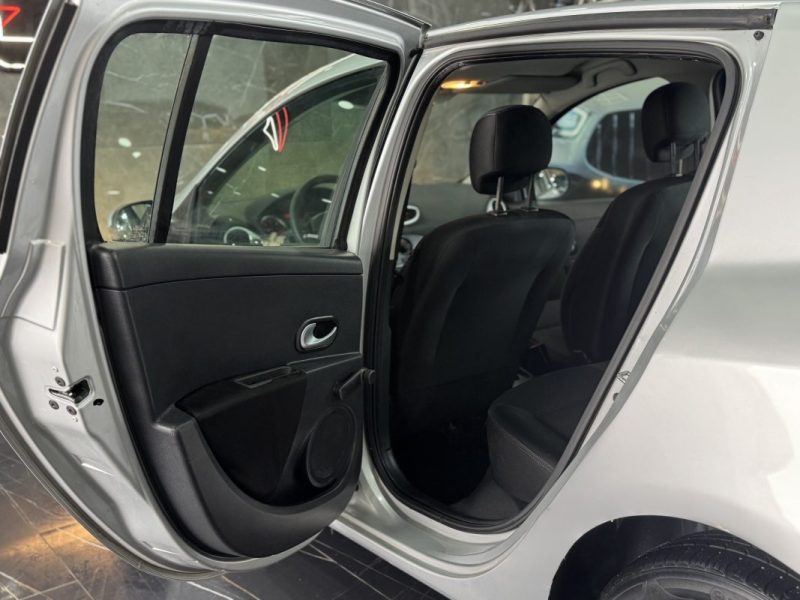 RENAULT CLIO III EXPRESSION CLIM 1.5DCI 90 2012