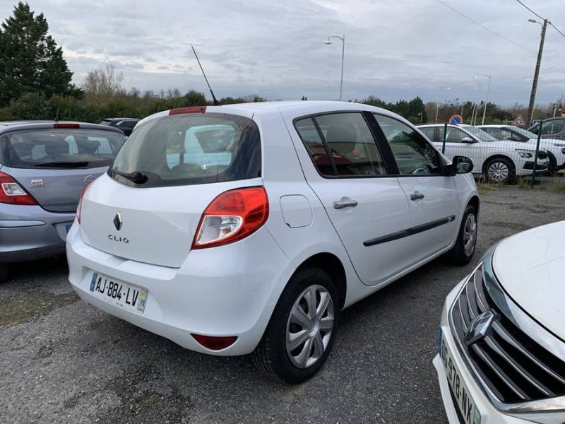 RENAULT CLIO III RIP CURL 1.5DCI 70 2010