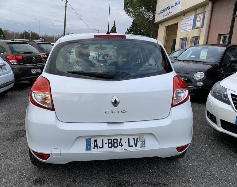 RENAULT CLIO III RIP CURL 1.5DCI 70 2010