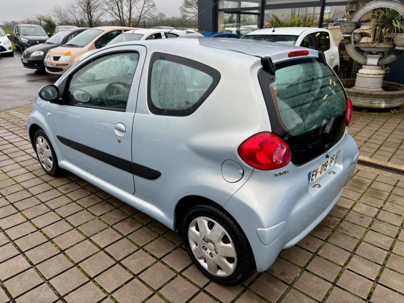 TOYOTA AYGO 1.0i VVT-I 68 ch 3 PORTES 2006