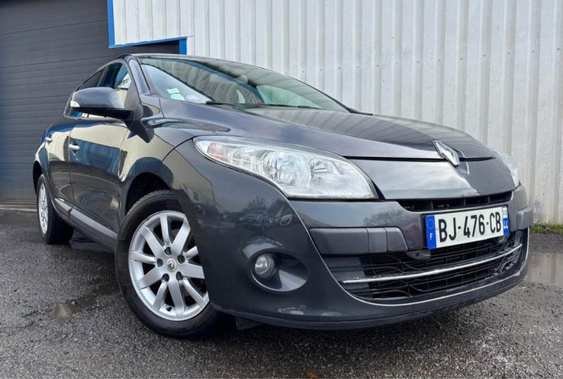 RENAULT MEGANE 3 - 1.4 TCE - 130 - CARNET D'ENTRETIEN COMPLET - GARANTIE 3 MOIS OU 5000 KMS