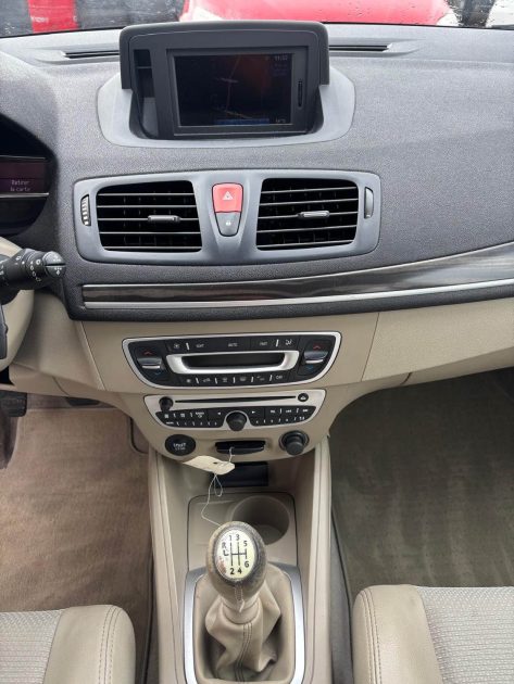 RENAULT MEGANE 3 - 1.4 TCE - 130 - CARNET D'ENTRETIEN COMPLET - GARANTIE 3 MOIS OU 5000 KMS