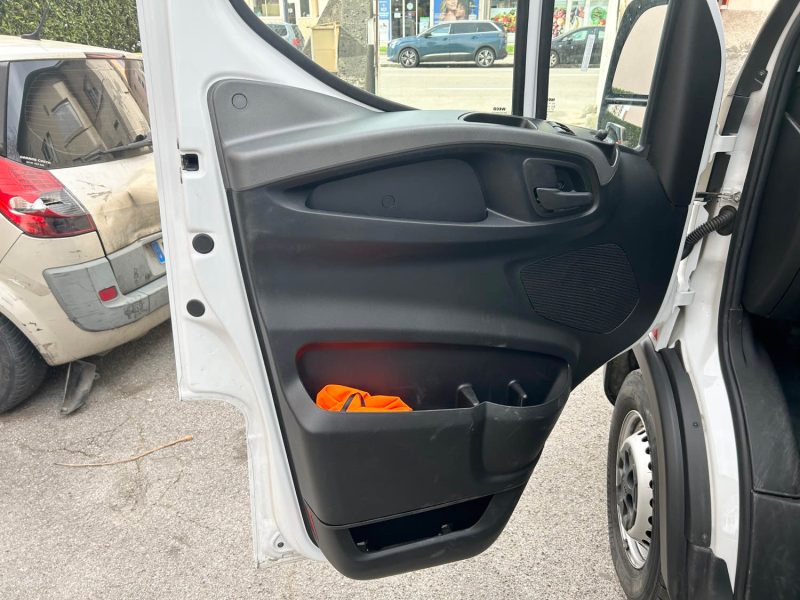 IVECO 35S14N VI CAMIONNETTE 3.0 NATURAL POWER 2024 PRIX HT : 16658 €