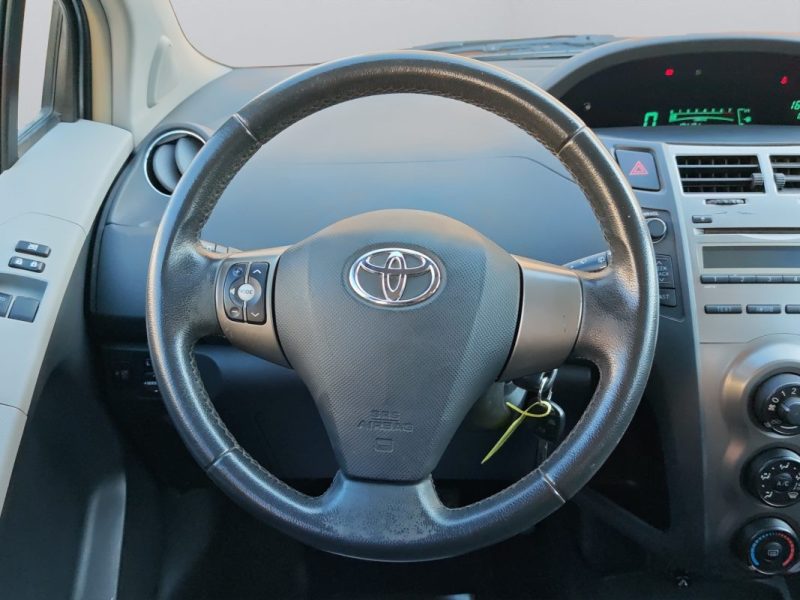 TOYOTA YARIS 1.3 VVT-I 100 CONFORT PACK