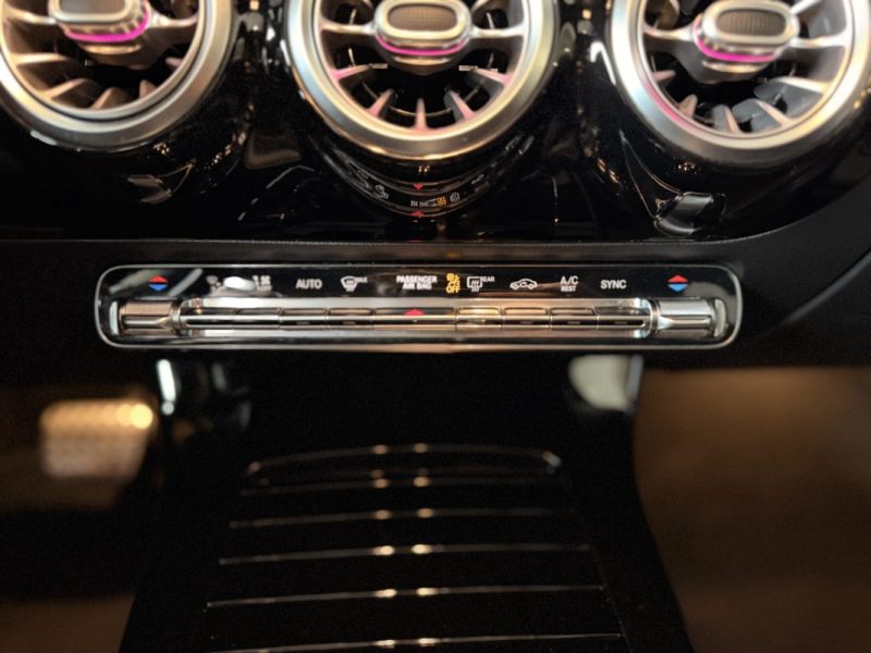 MERCEDES CLASSE A - AMG LINE - BERLINE - 180d - 116 ch - TOIT OUVRANT - ENTRETIEN MERCEDES -
