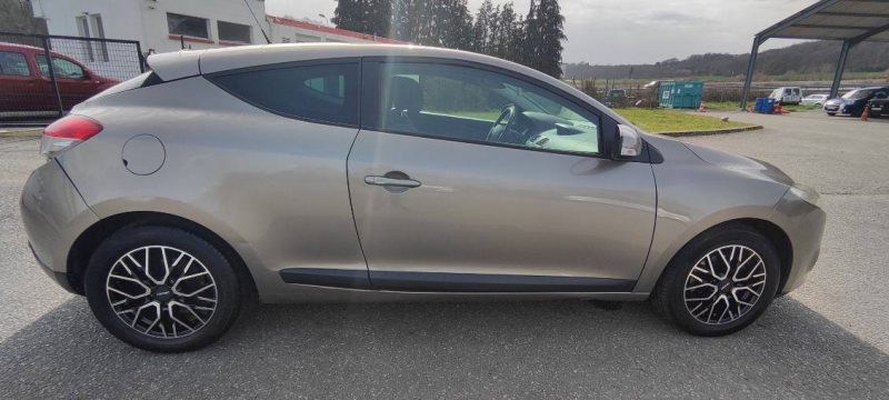 RENAULT MEGANE III coupé 1.5 DCI 105 authentique 