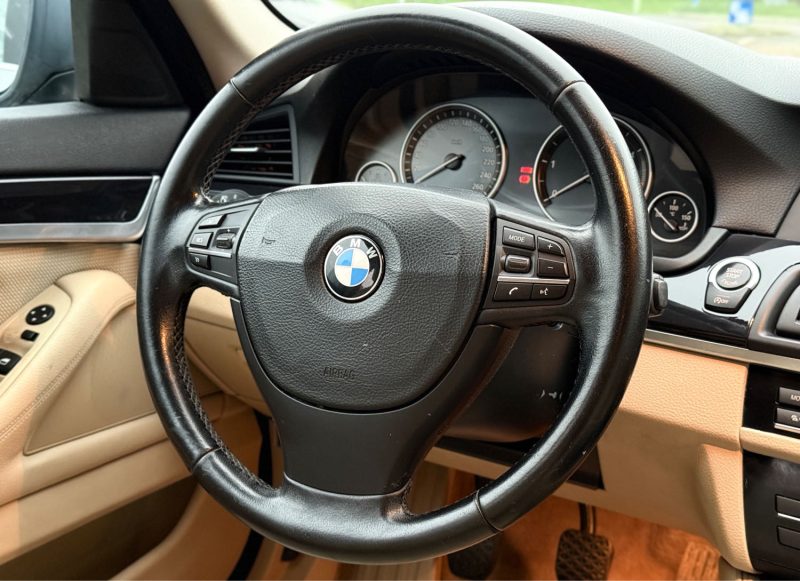 BMW Série 5 Touring 520d 184ch Diesel Confort / Révisée & Garantie 6 mois, / Attelage / Radar Ar 