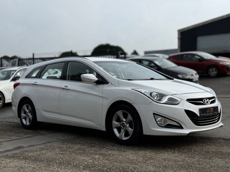Hyundai i40 1.7 CRDi 136 Pack Business Limited BVA / Révisée & Garantie 6 Mois / Attelage / Caméra.
