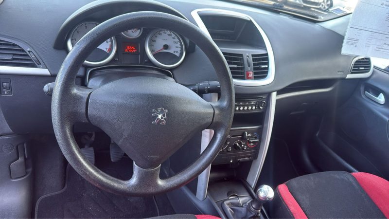 PEUGEOT 207 1.4 VTI 95cv EDITION 64 / TOIT PANORAMIQUE 