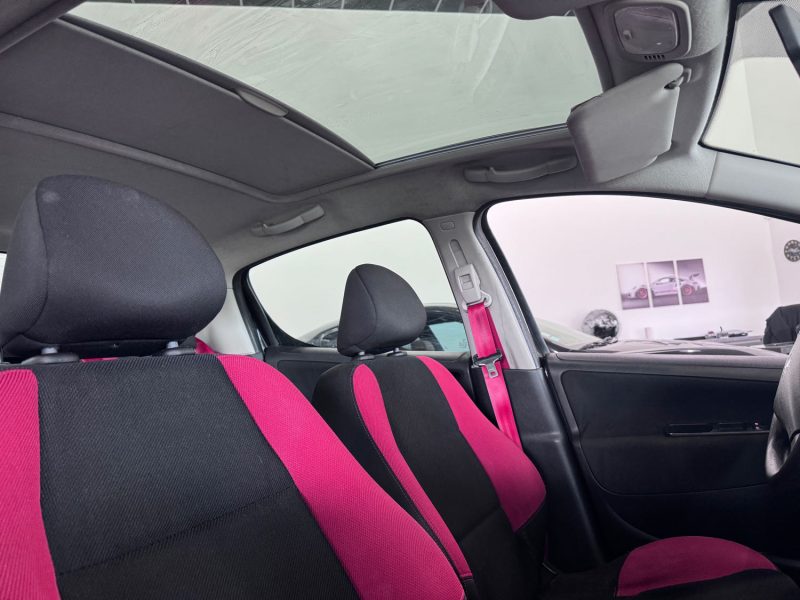 PEUGEOT 207 1.4 VTI 95cv EDITION 64 / TOIT PANORAMIQUE 