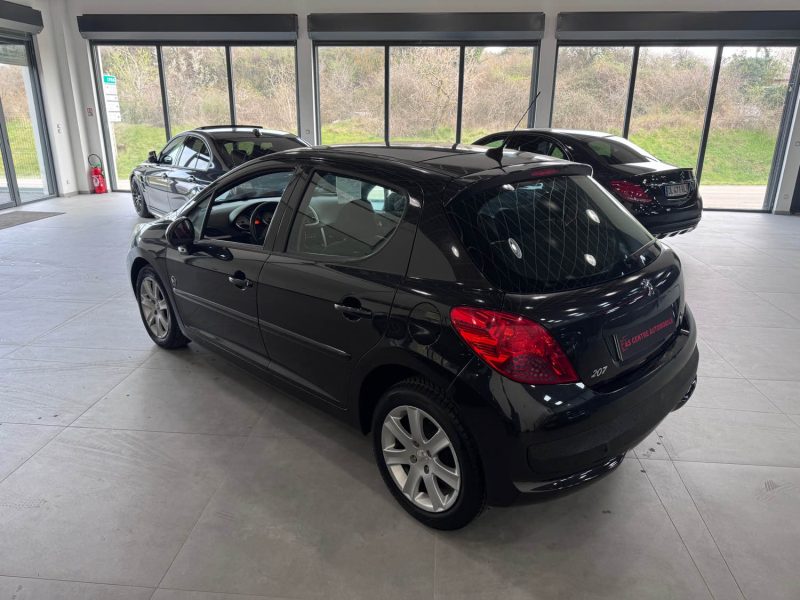 PEUGEOT 207 1.4 VTI 95cv EDITION 64 / TOIT PANORAMIQUE 