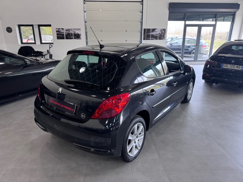 PEUGEOT 207 1.4 VTI 95cv EDITION 64 / TOIT PANORAMIQUE 