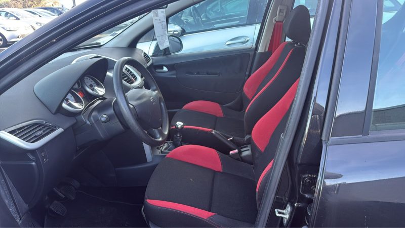 PEUGEOT 207 1.4 VTI 95cv EDITION 64 / TOIT PANORAMIQUE 